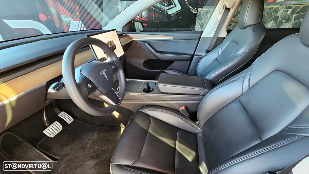 Tesla Model Y Performance Dual Motor AWD - 11