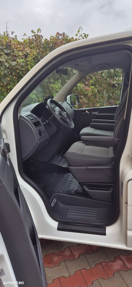 Volkswagen Caravelle - 12