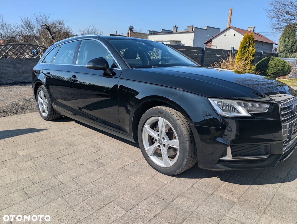 Audi A4 Avant 40 TFSI S tronic - 1