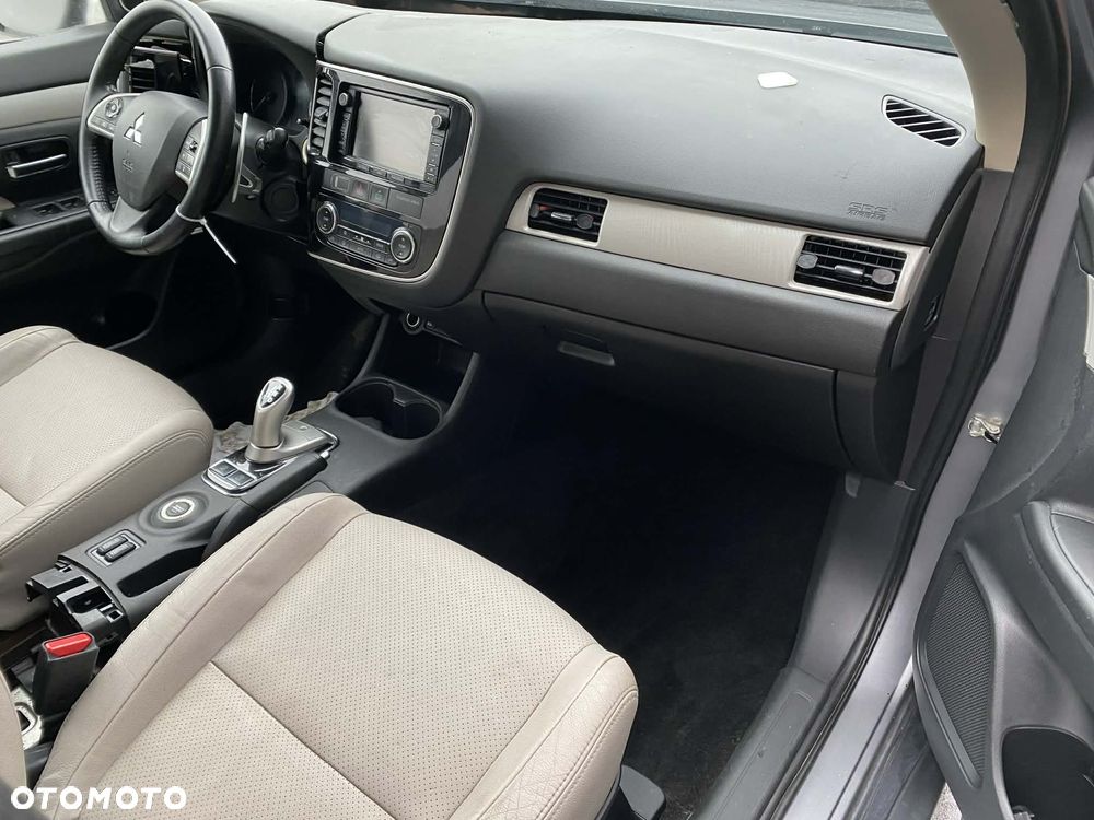 Mitsubishi Outlander 2.4 4WD - 15