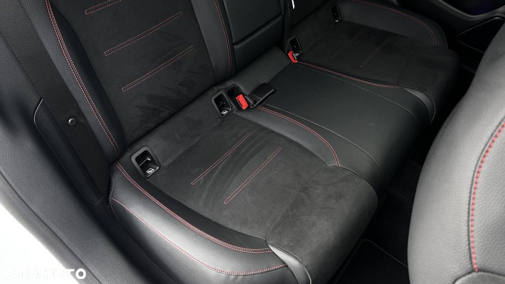 Mercedes-Benz CLA 220 4-Matic AMG Line 7G-DCT - 28