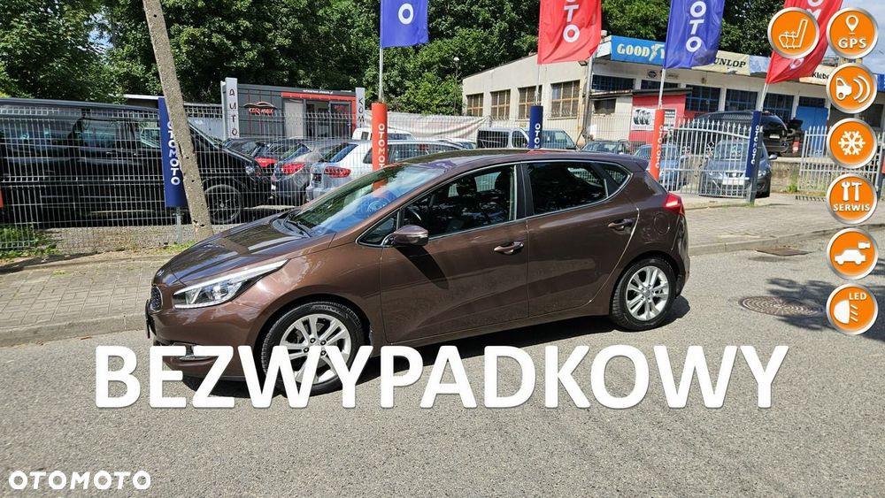 Kia Ceed 1.6 CRDi 128 Dream Team Edition - 1