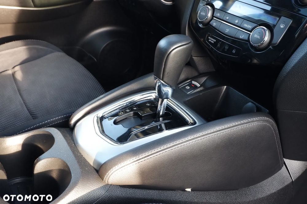 Nissan Qashqai 1.6 DCi Xtronic N-Connecta - 7