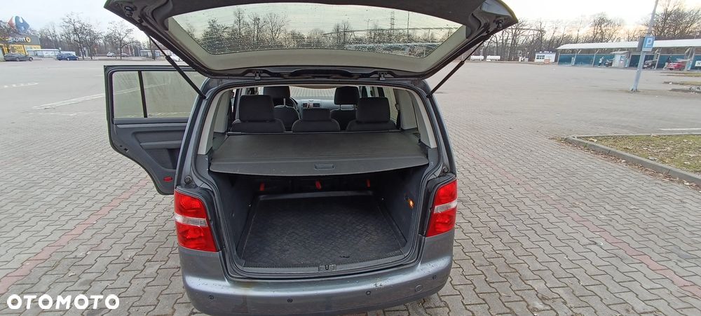 Volkswagen Touran - 26