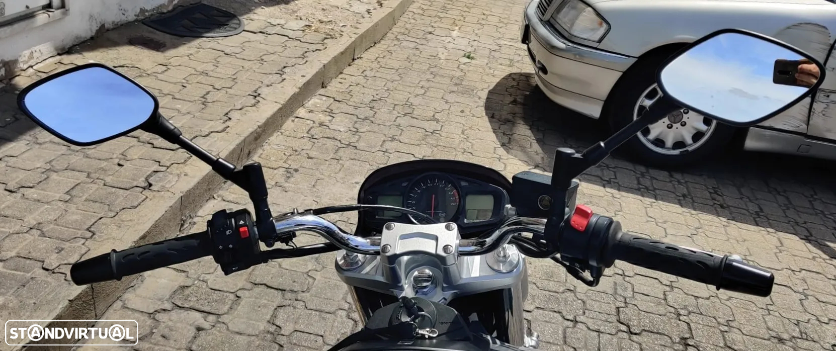 Suzuki GSR 600 - 11