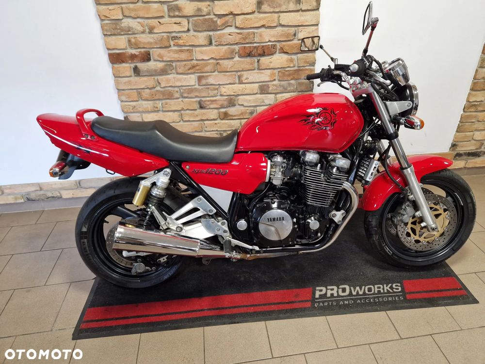 Yamaha XJR - 4