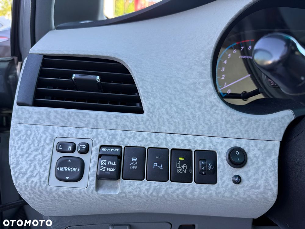 Toyota Sienna 3.5 LE AWD - 21