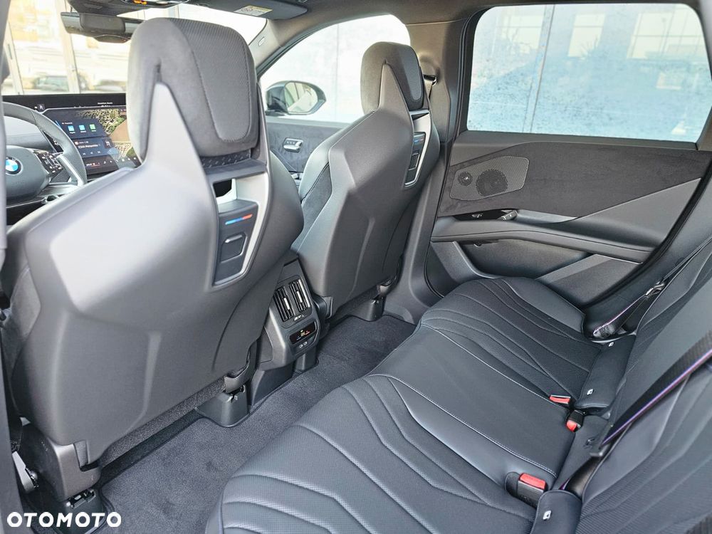 BMW iX3 - 34