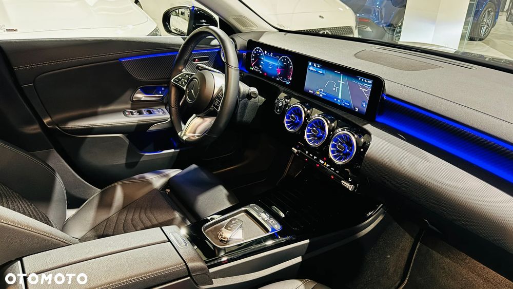 Mercedes-Benz CLA 180 Progressive 7G-DCT - 30