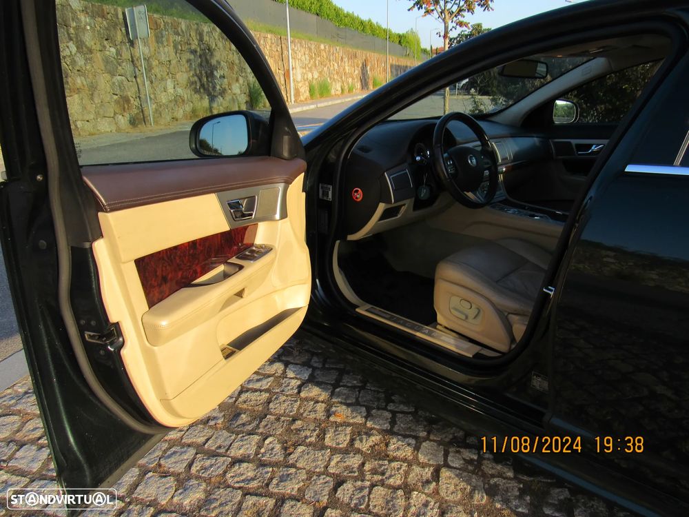 Jaguar XF 2.7 V6 Premium Luxury - 13