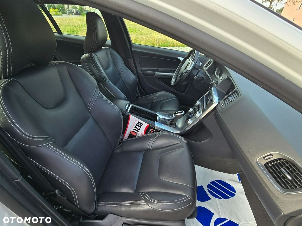 Volvo V60 D2 Geartronic Summum - 24