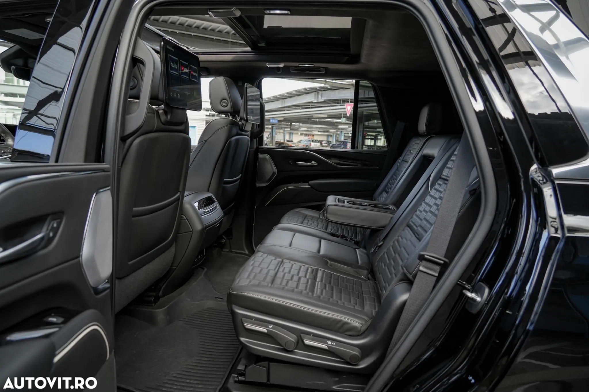 Cadillac Escalade - 12