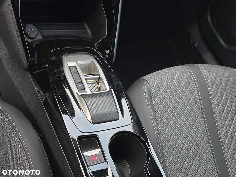 Peugeot 2008 PureTech mHEV Allure e-DCS6 - 24