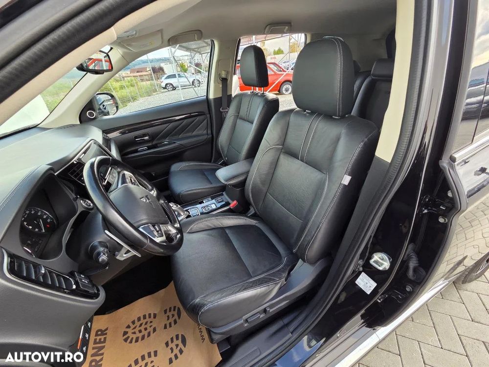 Mitsubishi Outlander 2.0 4WD Plug-In Hybrid - 19