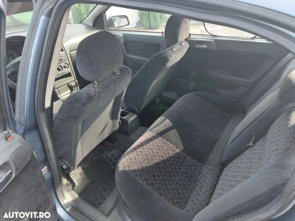 Opel Astra 1.6 Caravan - 6