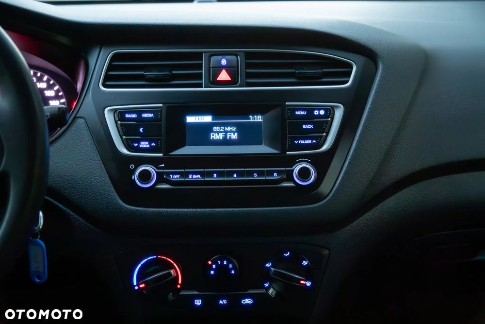 Hyundai i20 1.2 BlueDrive Classic + - 29