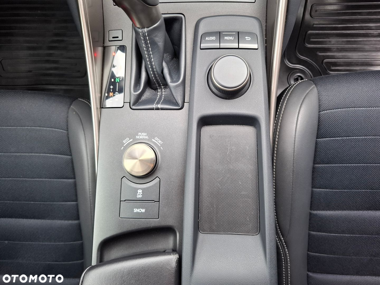 Lexus IS 200t Elegance - 25