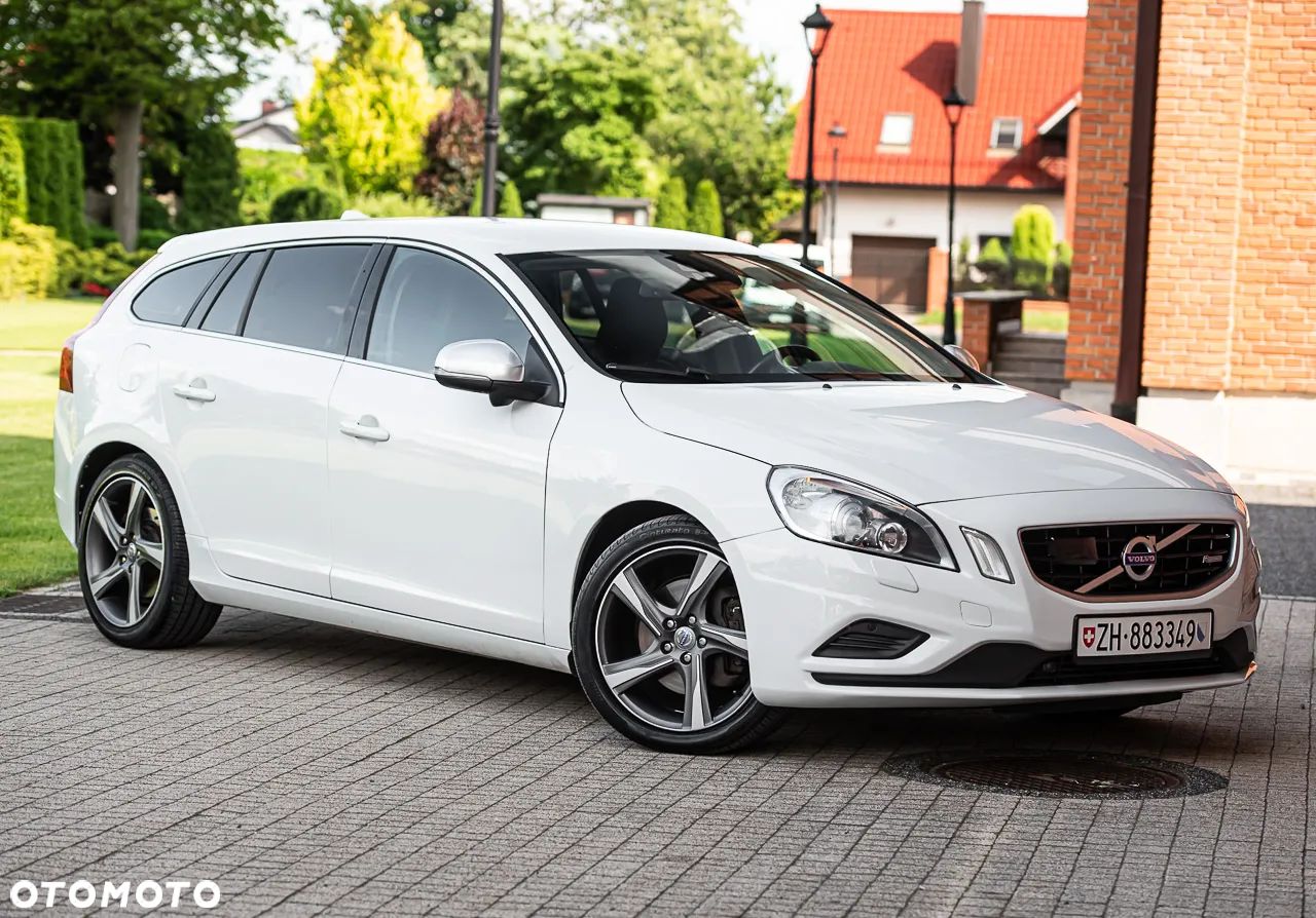 Volvo V60 D5 R-Design - 1