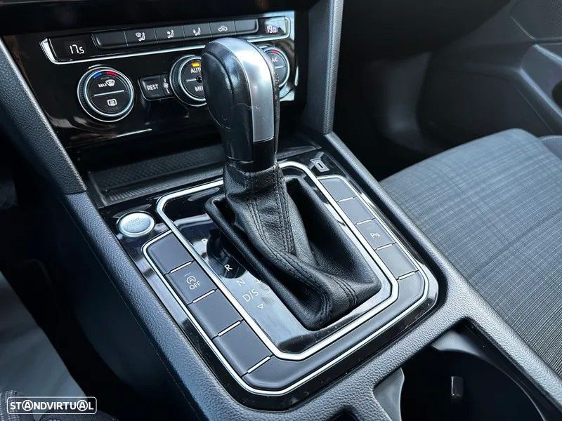 VW Passat Variant 2.0 TDi Business DSG - 32