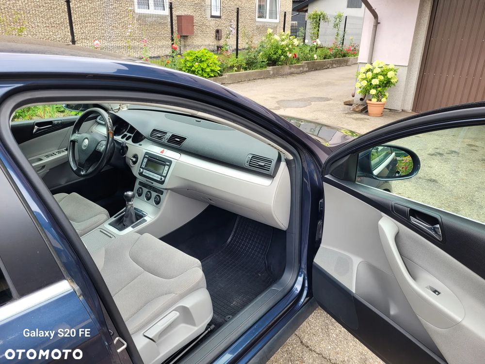 Volkswagen Passat 2.0 TDI Trendline - 14
