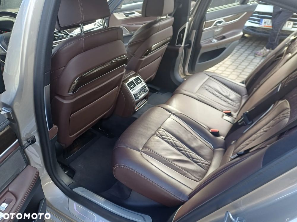 BMW Seria 7 750i xDrive - 12