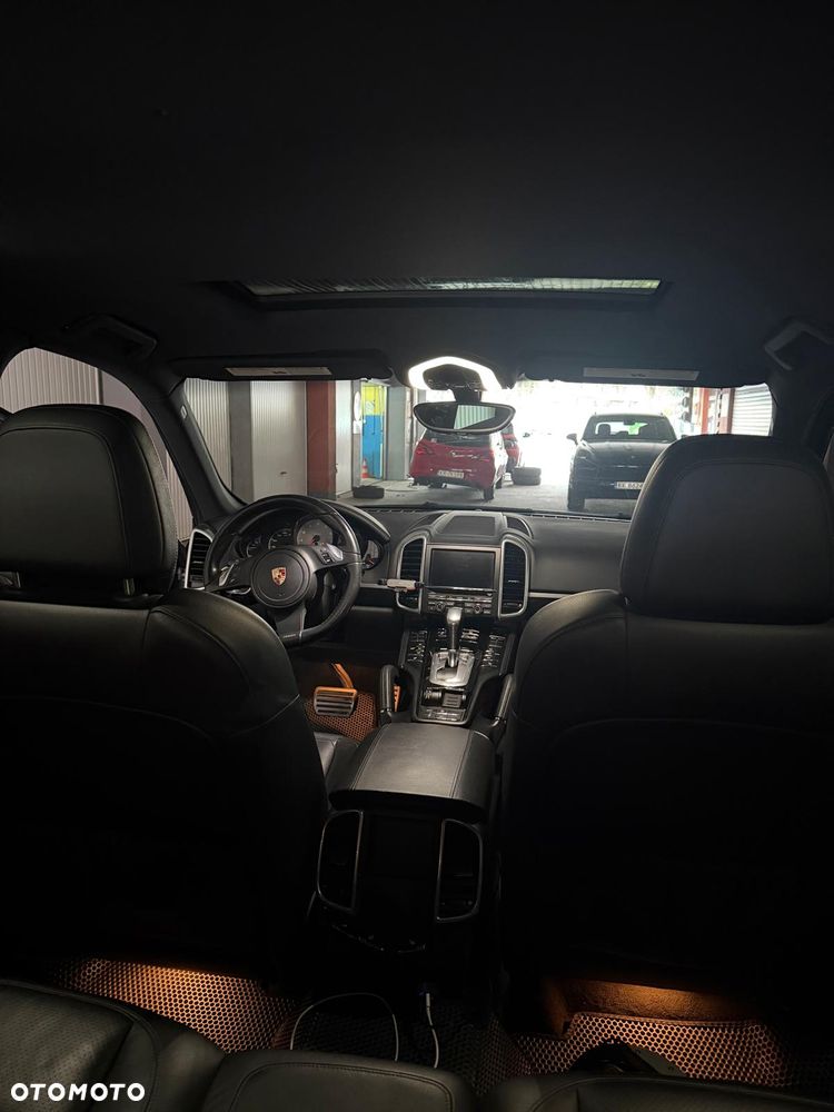 Porsche Cayenne - 9