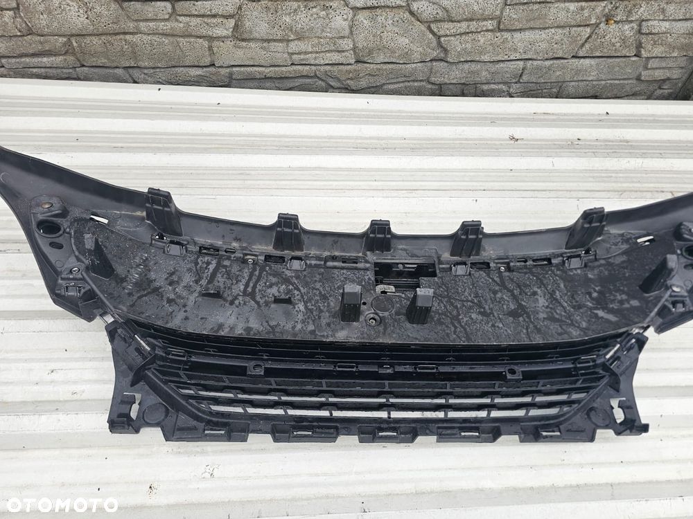 Peugeot 5008 II GRILL ATRAPA W ZDERZAK PRZÓD WERSJA NA ZWYKŁEJ LAMPIE - 4