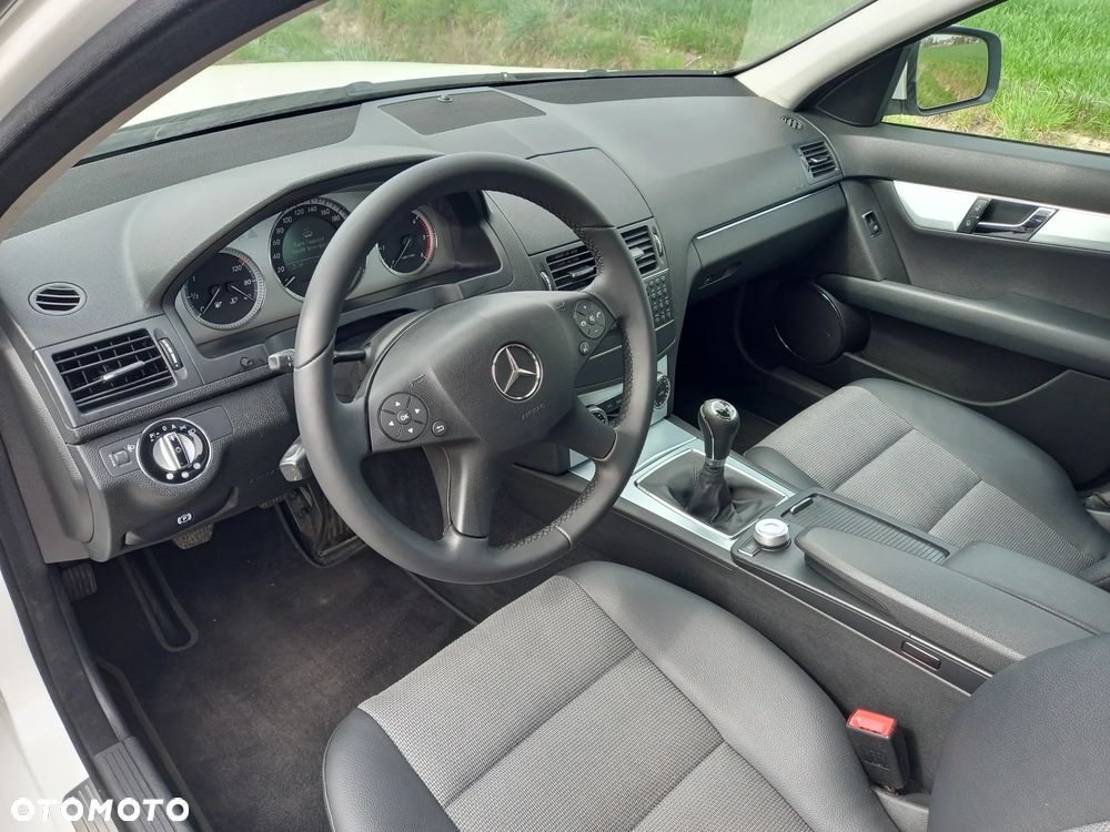Mercedes-Benz Klasa C 200 CDI Avantgarde - 24