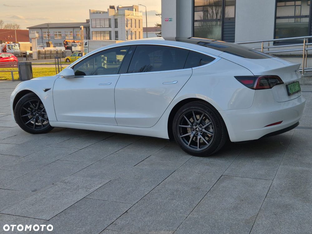Tesla Model 3 Standard Range Plus - 4