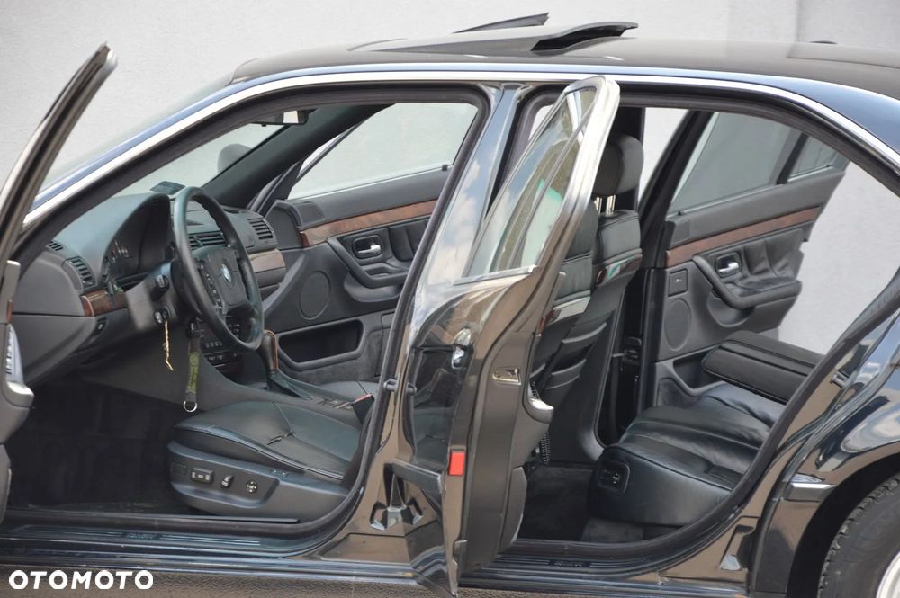 BMW Seria 7 740i - 26