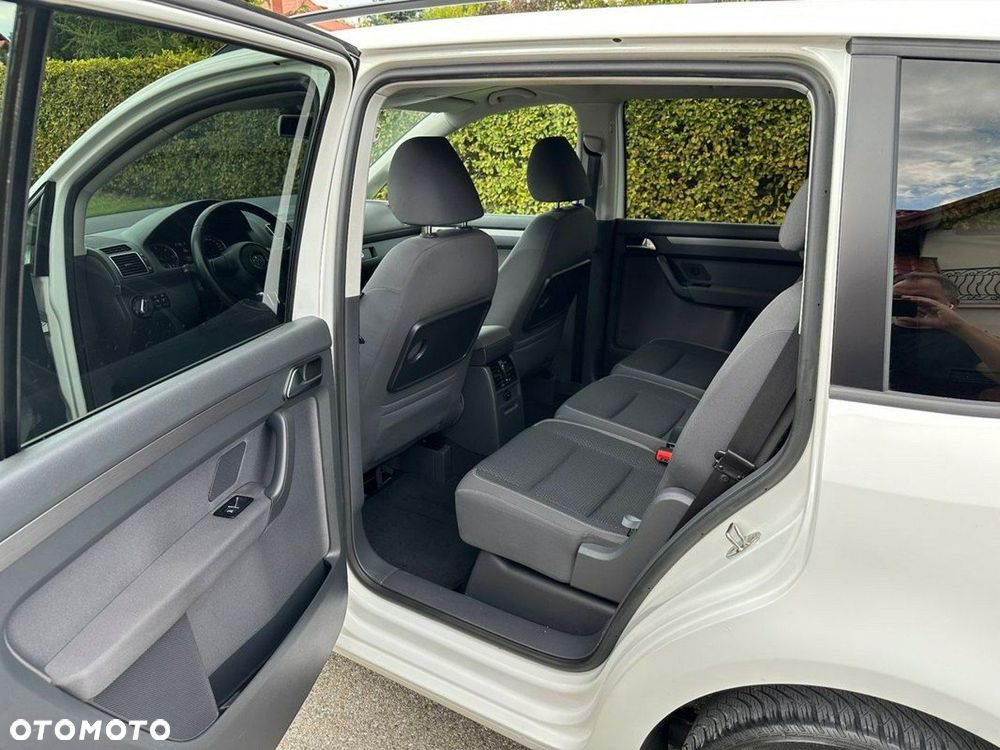 Volkswagen Touran - 16