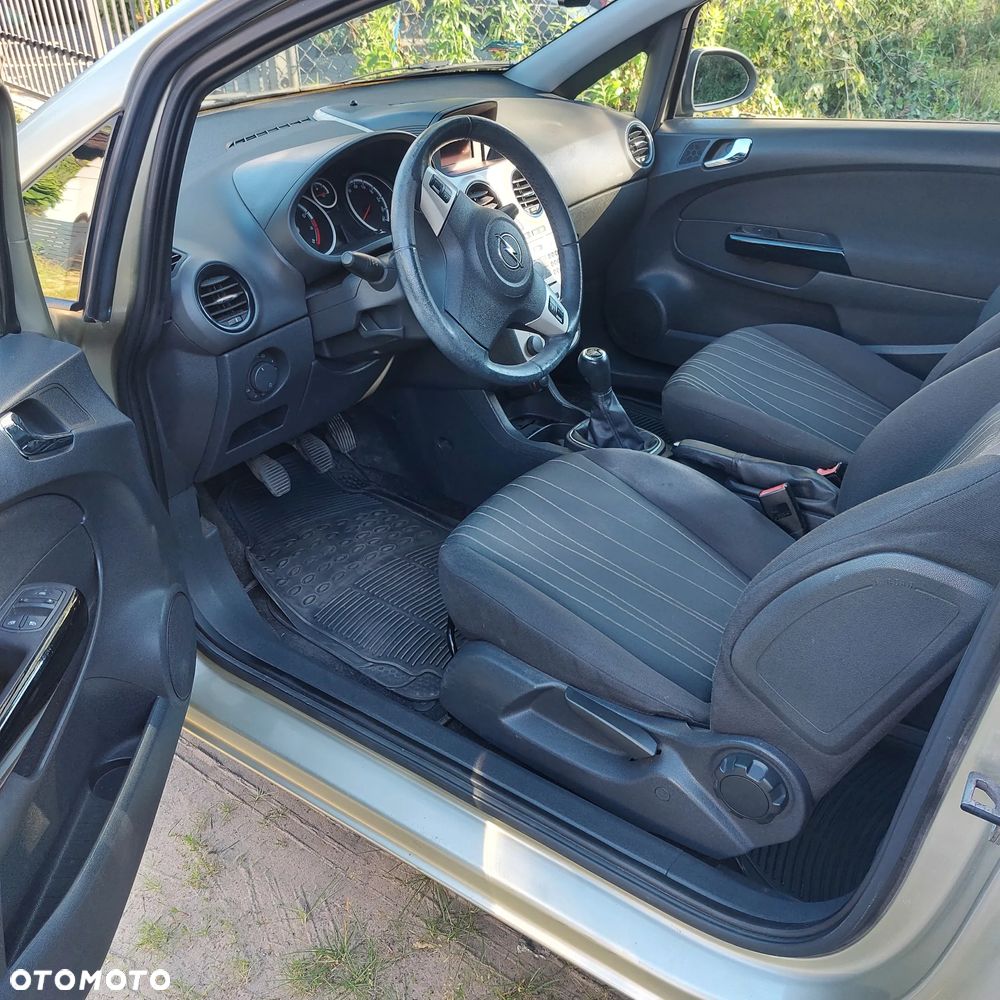 Opel Corsa 1.2 16V Cosmo - 3