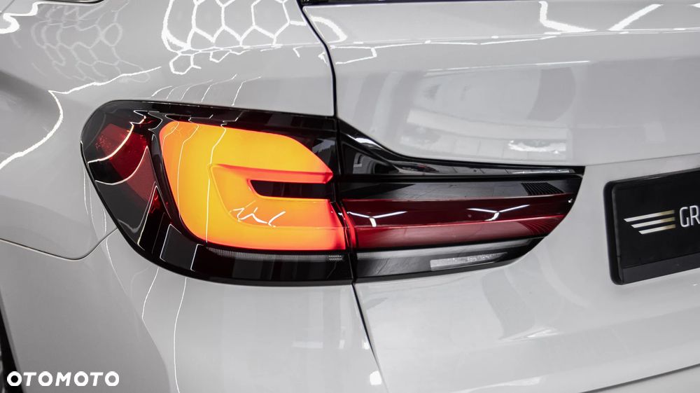 BMW Seria 5 520d xDrive mHEV - 13