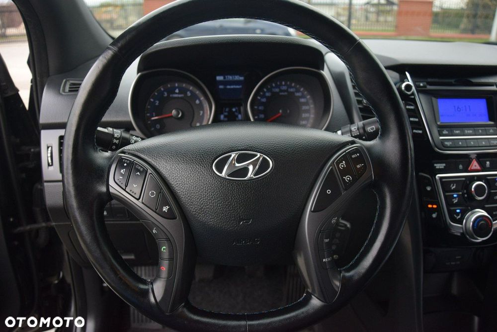 Hyundai i30 blue 1.4 Style - 23