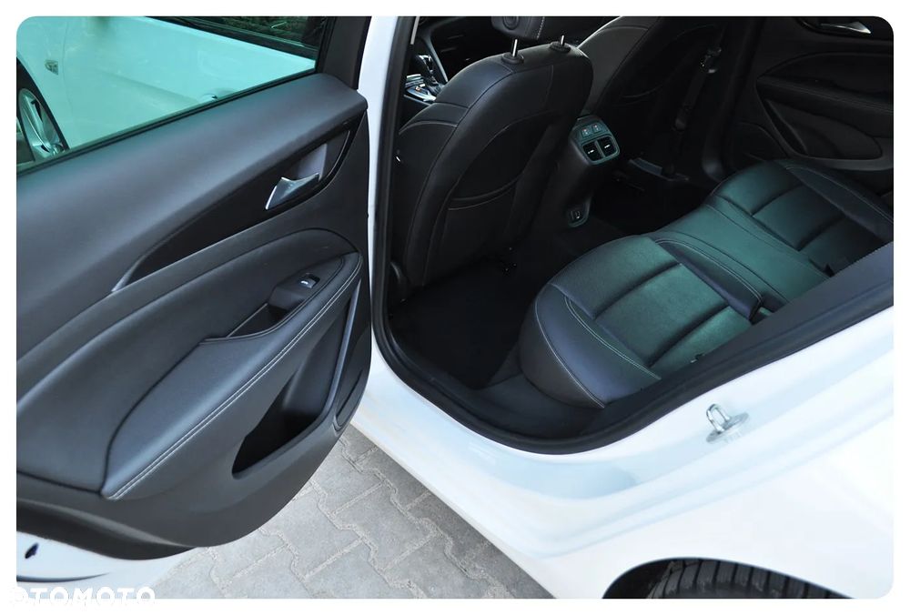 Opel Insignia 2.0 T Business Elegance S&S - 20