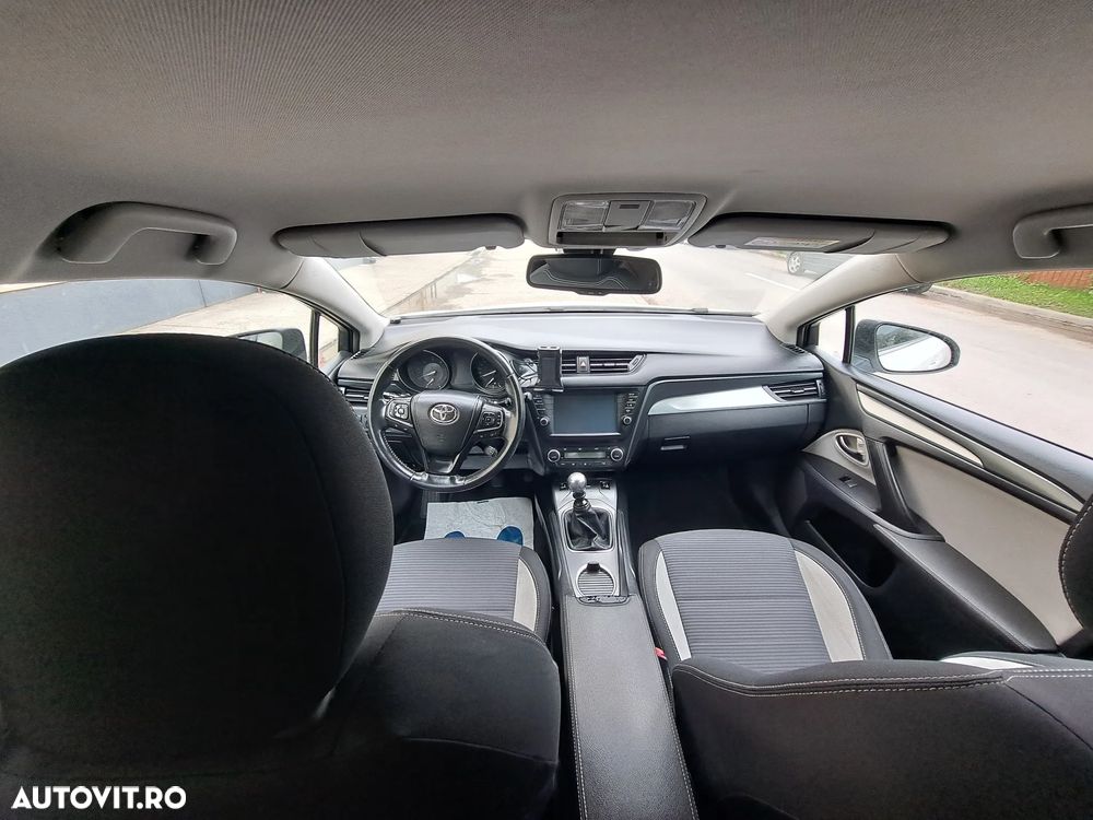 Toyota Avensis 2.0 D-4D Elegance - 8