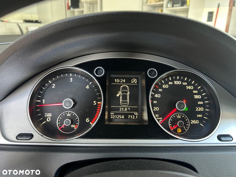 Volkswagen Passat 2.0 TDI Comfortline DSG - 11