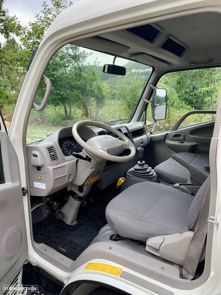 Toyota DYNA 3.0 COM AC - 7