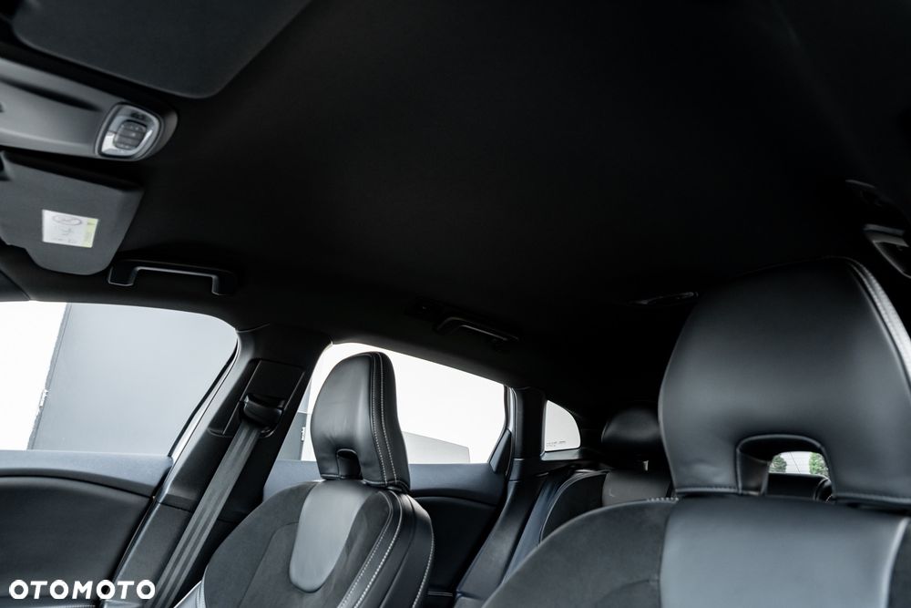 Volvo V40 D2 Geartronic RDesign - 36