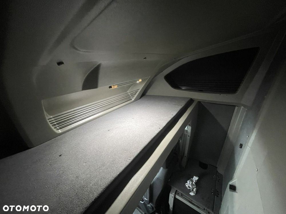 Volkswagen Crafter - 11