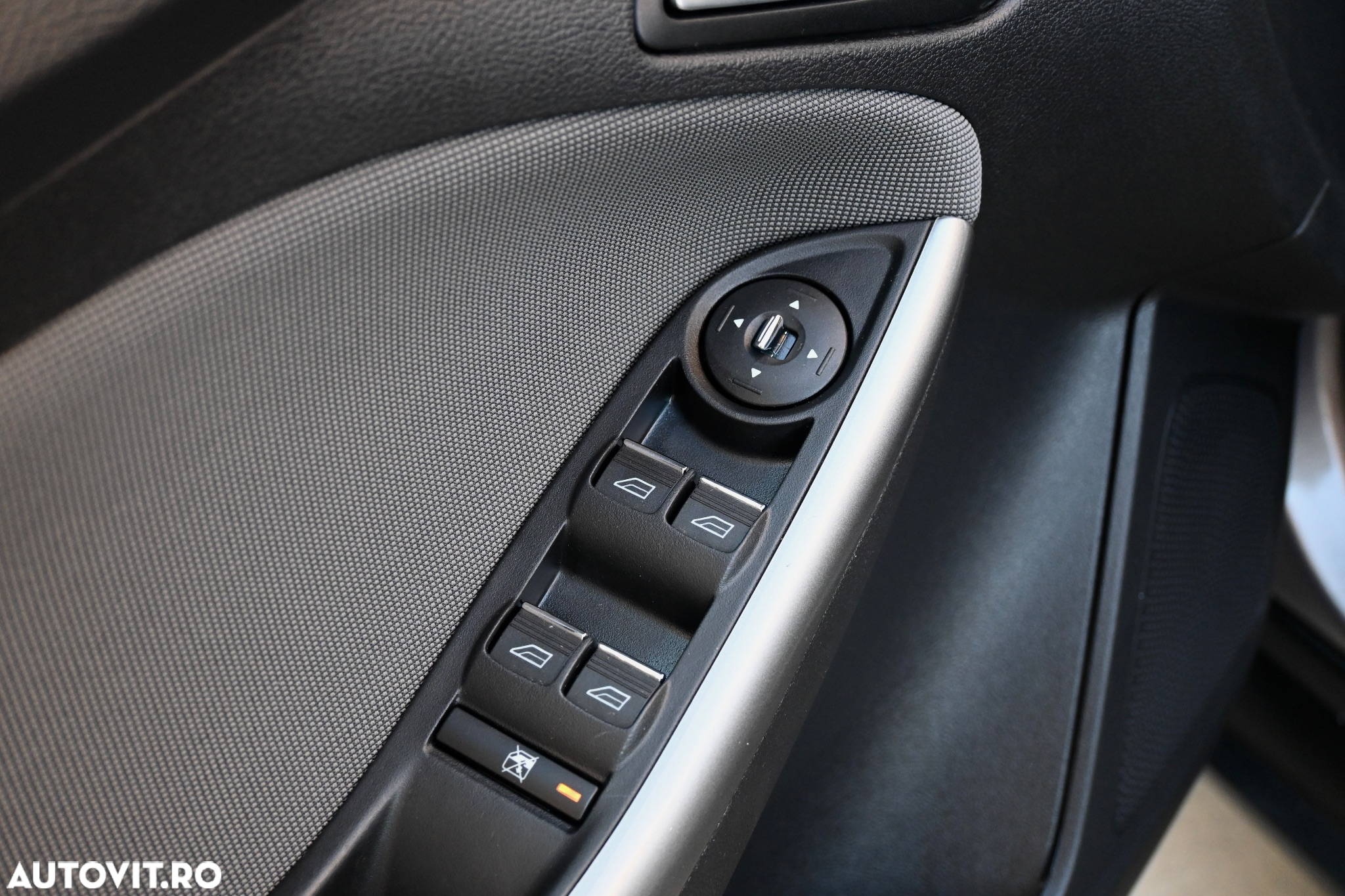 Ford Focus - 36
