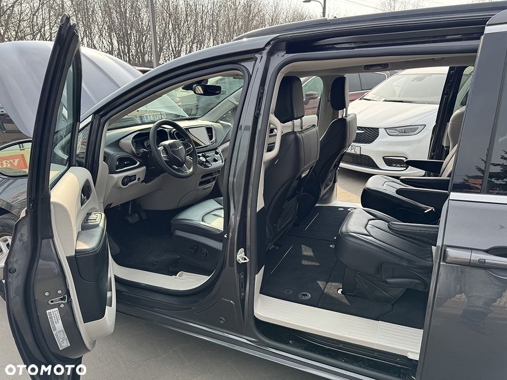 Chrysler Pacifica - 25