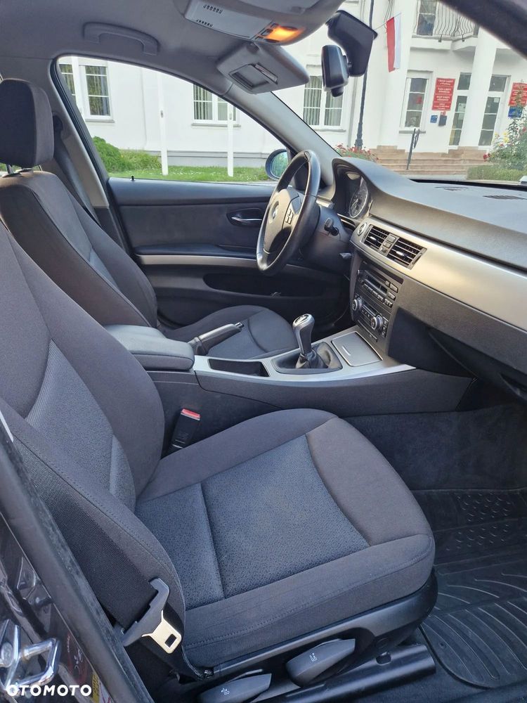 BMW Seria 3 318d - 22
