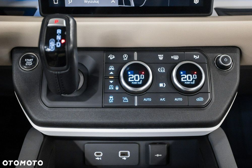 Land Rover Defender - 29