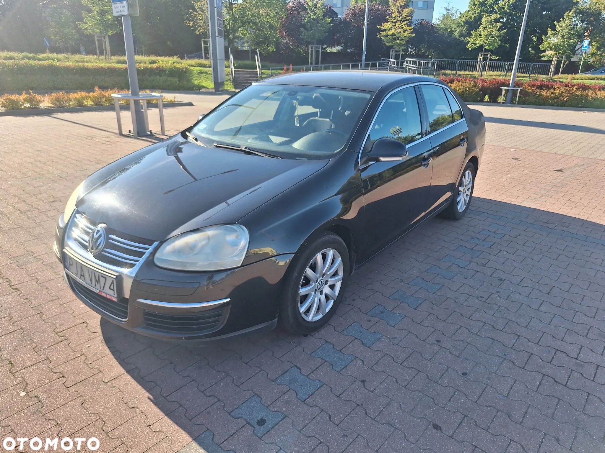 Volkswagen Jetta - 1