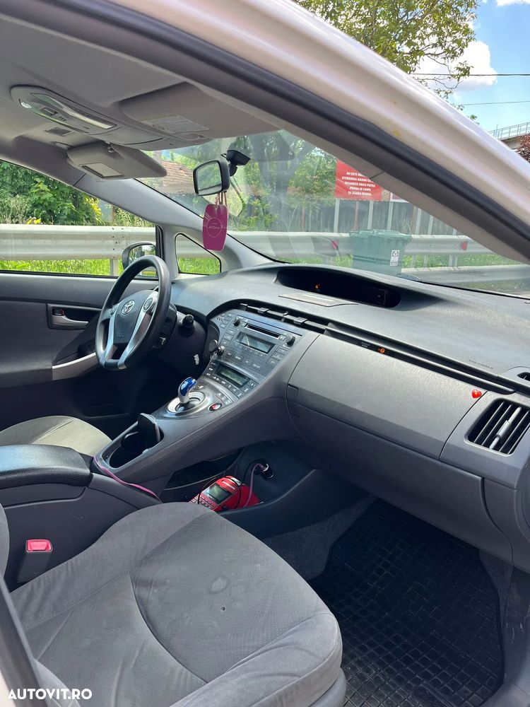 Toyota Prius (Hybrid) Sol - 9