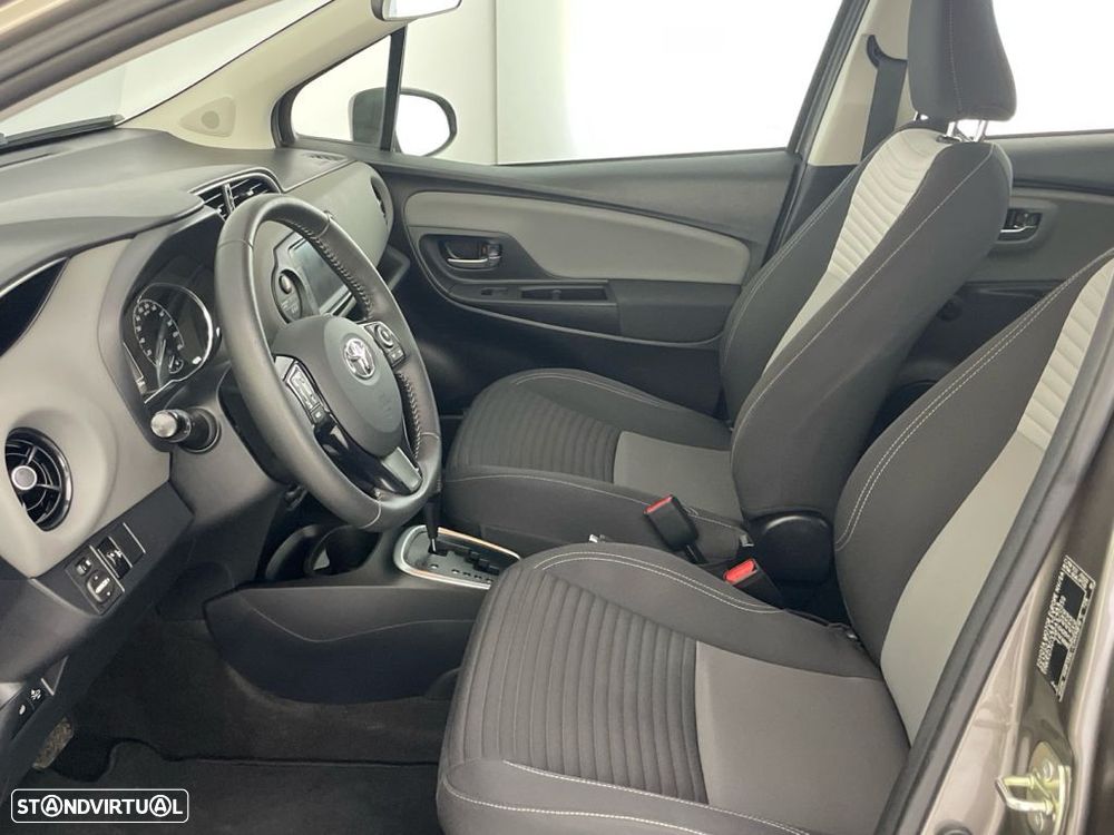 Toyota Yaris 1.5 HSD Active - 11