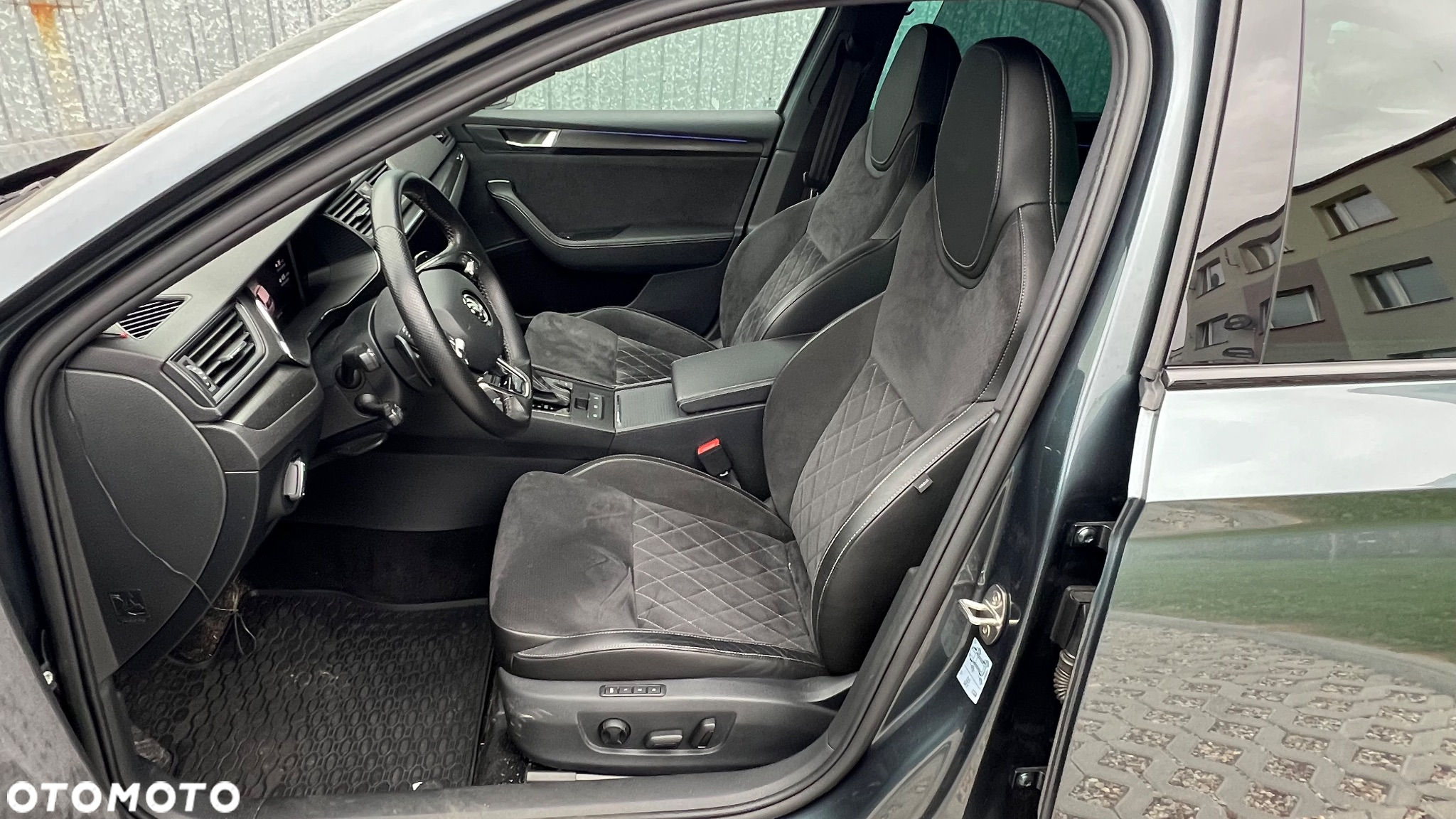 Skoda Superb Combi 2.0 TDI DSG SportLine - 19