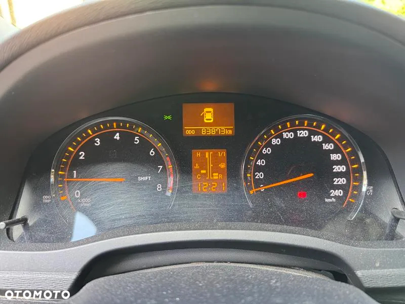Toyota Avensis 1.8 Luna - 12