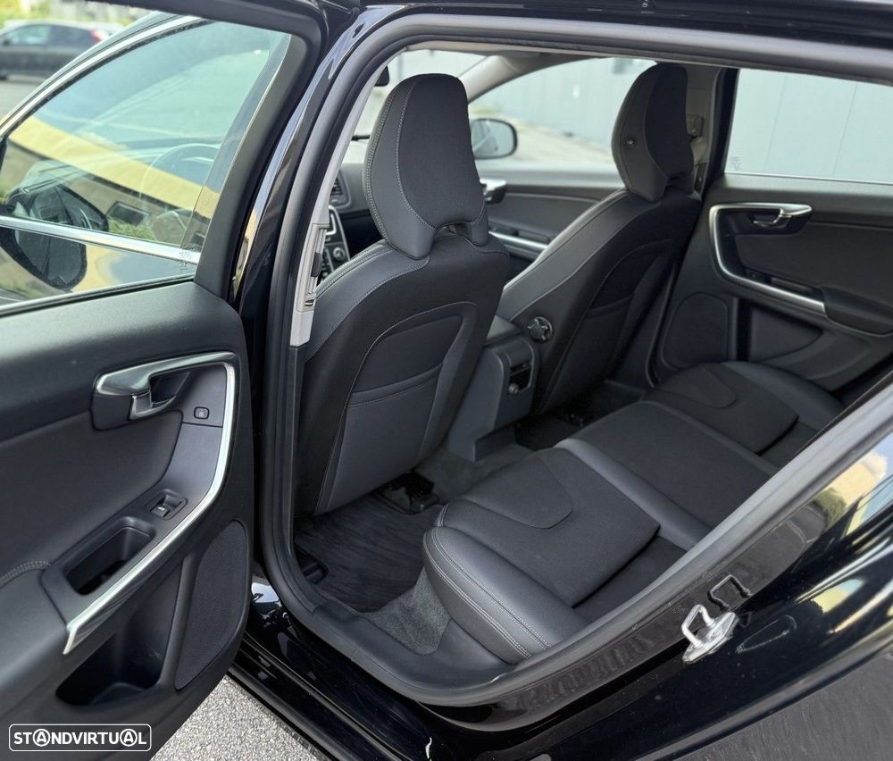 Volvo V60 1.6 D2 Drive Momentum Start/Stop - 17